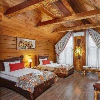 Гостиница Медвежий угол Суздаль Делюкс трехместный (двуспальная кровать + диван)-3