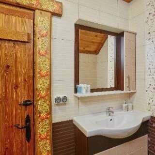 Гостиница Медвежий угол Суздаль Делюкс трехместный (двуспальная кровать + диван)-8